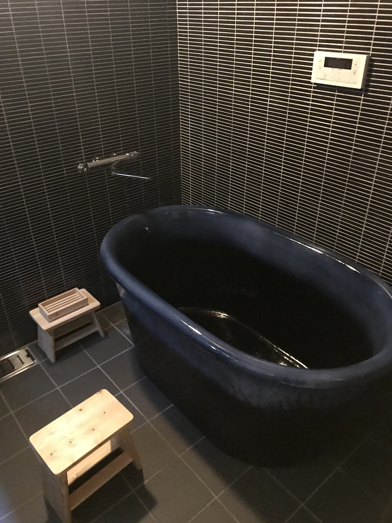 京町屋を改修したゲストハウス　浴室